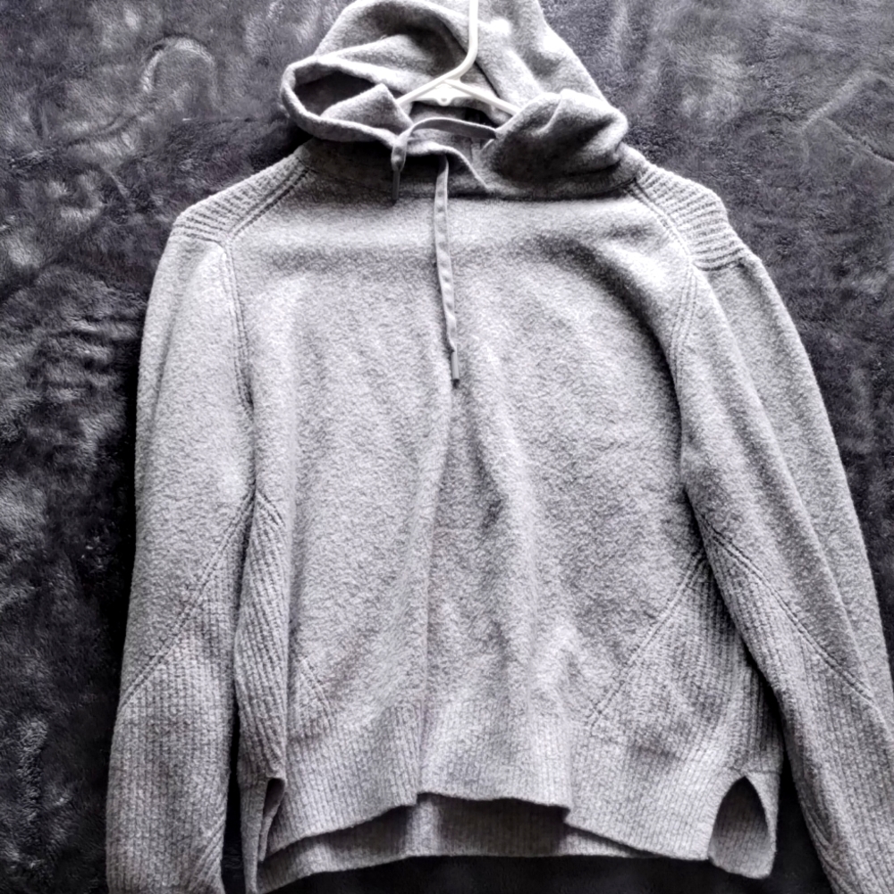 Hooded long sleeve shirt